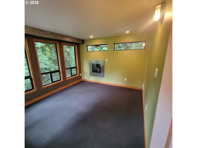 755 Sw CHESTNUT St, Portland, OR 97219