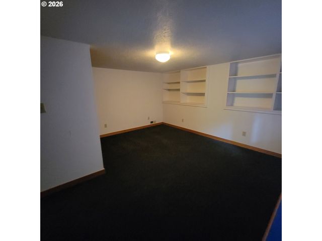 755 Sw CHESTNUT St, Portland, OR 97219