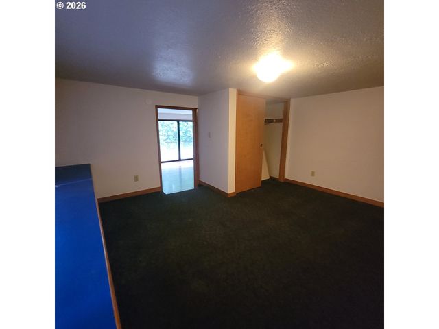755 Sw CHESTNUT St, Portland, OR 97219