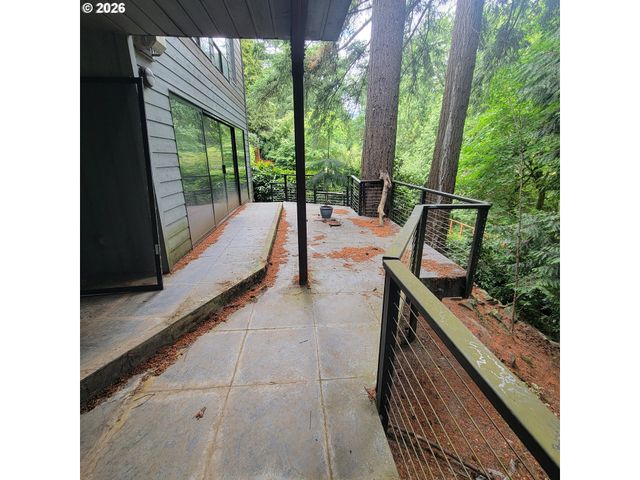 755 Sw CHESTNUT St, Portland, OR 97219