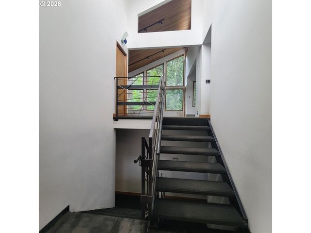 755 Sw CHESTNUT St, Portland, OR 97219