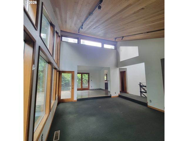 755 Sw CHESTNUT St, Portland, OR 97219