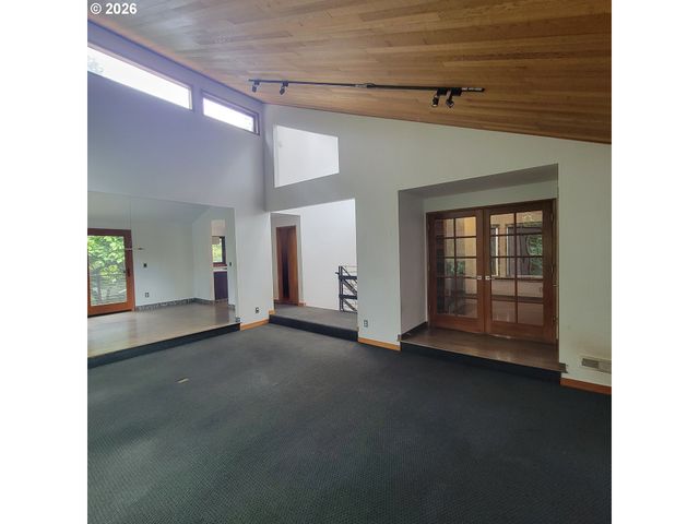 755 Sw CHESTNUT St, Portland, OR 97219