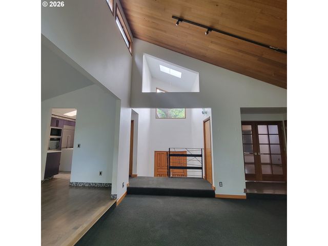755 Sw CHESTNUT St, Portland, OR 97219