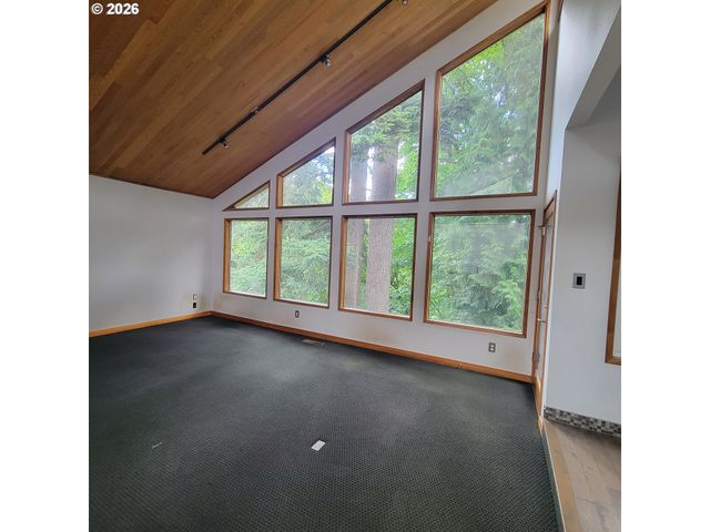 755 Sw CHESTNUT St, Portland, OR 97219