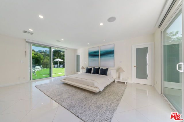 1040 Montego Drive, Los Angeles, CA 90049