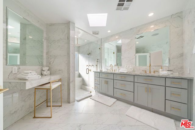 1040 Montego Drive, Los Angeles, CA 90049