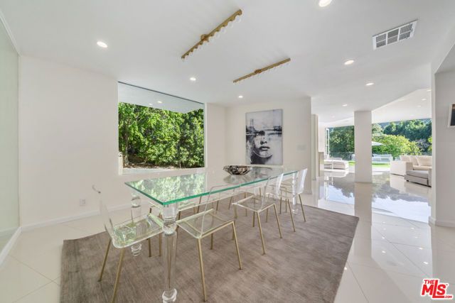 1040 Montego Drive, Los Angeles, CA 90049