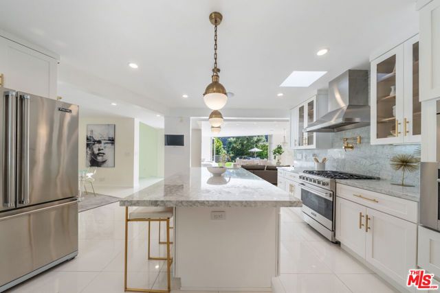 1040 Montego Drive, Los Angeles, CA 90049