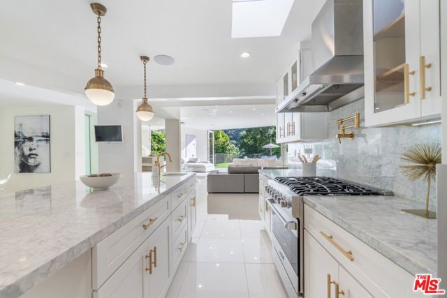 1040 Montego Drive, Los Angeles, CA 90049