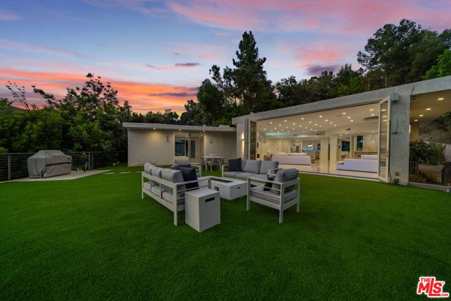 1040 Montego Drive, Los Angeles, CA 90049