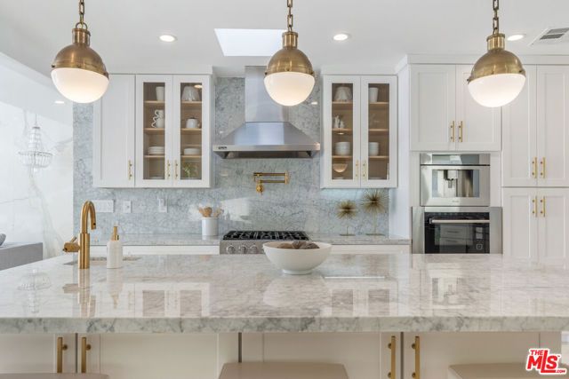 1040 Montego Drive, Los Angeles, CA 90049