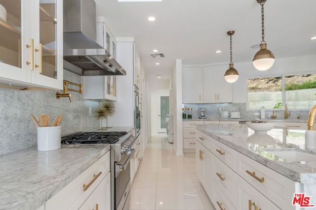 1040 Montego Drive, Los Angeles, CA 90049