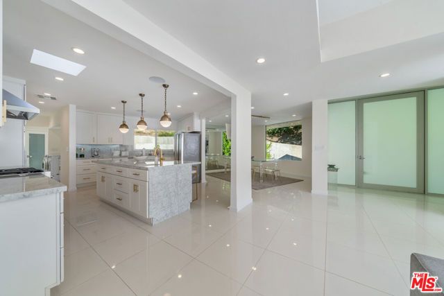 1040 Montego Drive, Los Angeles, CA 90049