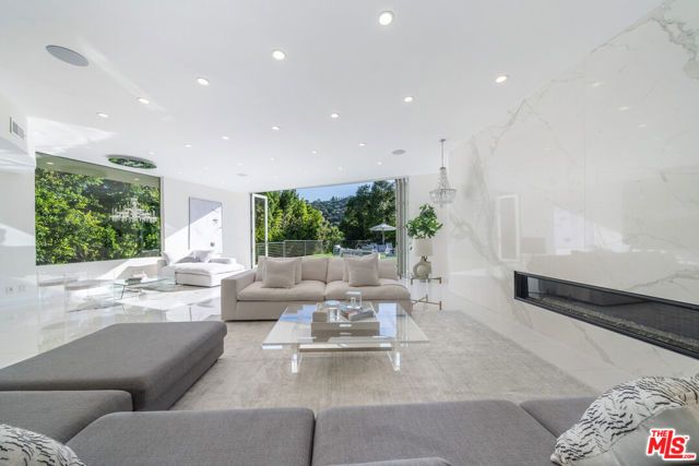 1040 Montego Drive, Los Angeles, CA 90049