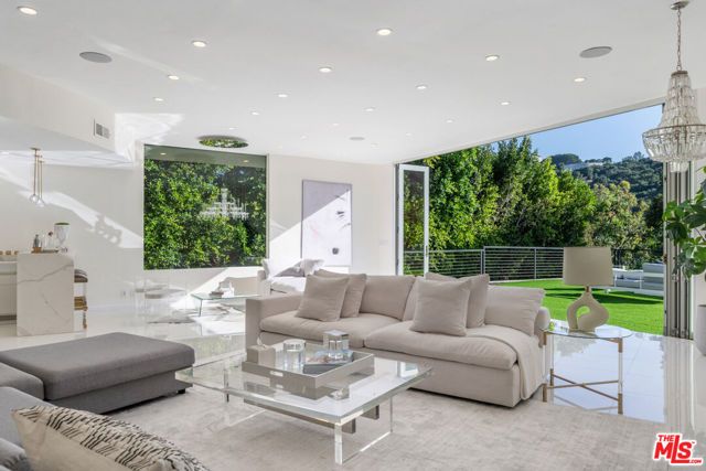 1040 Montego Drive, Los Angeles, CA 90049