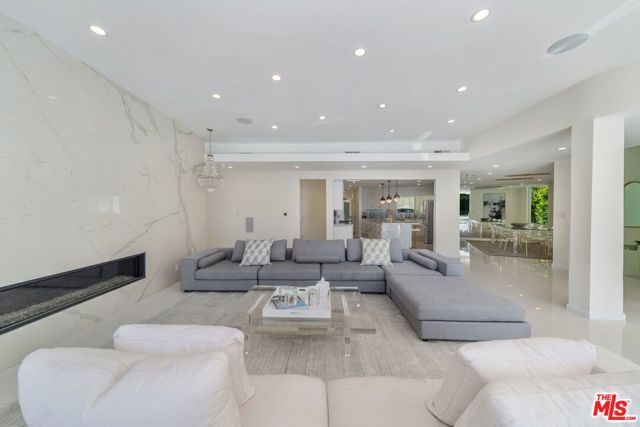 1040 Montego Drive, Los Angeles, CA 90049