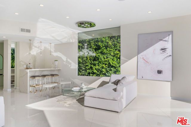 1040 Montego Drive, Los Angeles, CA 90049