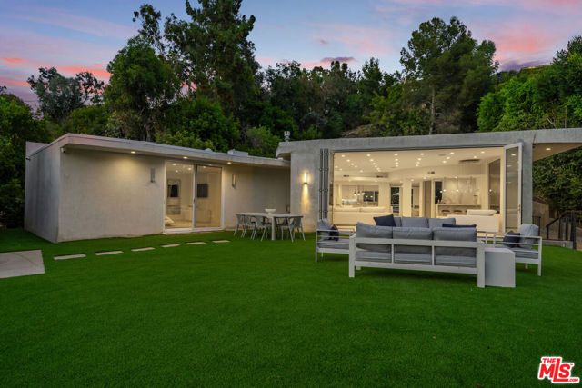 1040 Montego Drive, Los Angeles, CA 90049