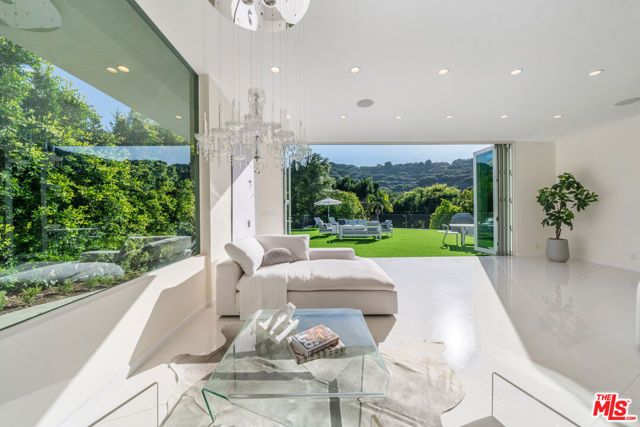 1040 Montego Drive, Los Angeles, CA 90049