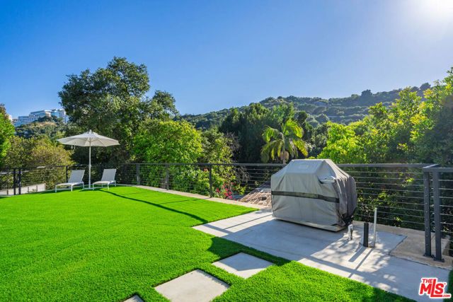 1040 Montego Drive, Los Angeles, CA 90049