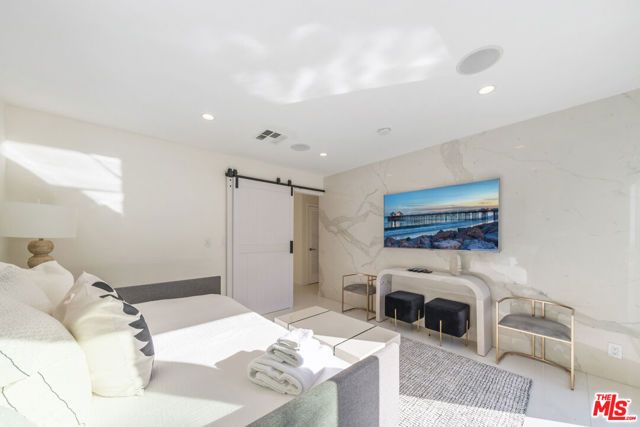 1040 Montego Drive, Los Angeles, CA 90049