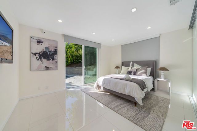 1040 Montego Drive, Los Angeles, CA 90049