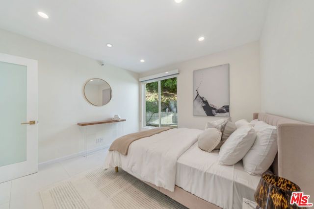 1040 Montego Drive, Los Angeles, CA 90049