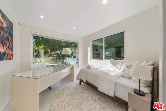 1040 Montego Drive, Los Angeles, CA 90049