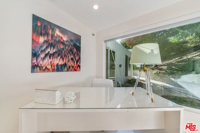 1040 Montego Drive, Los Angeles, CA 90049