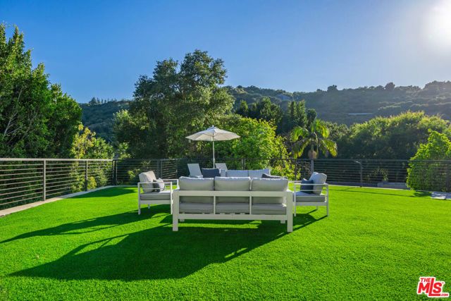 1040 Montego Drive, Los Angeles, CA 90049