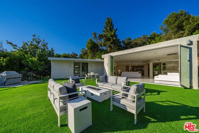 1040 Montego Drive, Los Angeles, CA 90049