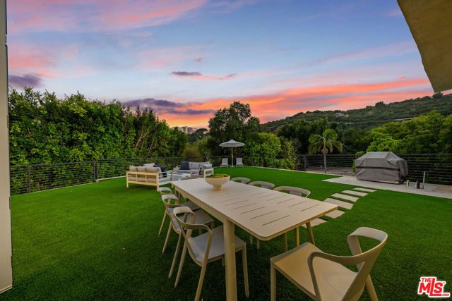 1040 Montego Drive, Los Angeles, CA 90049