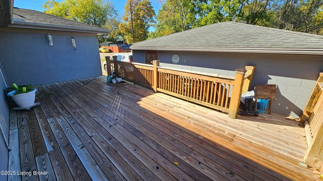 8904 Denise Dr, Louisville, KY 40219