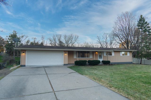 19115 Homestead Circle, Eden Prairie, MN 55346