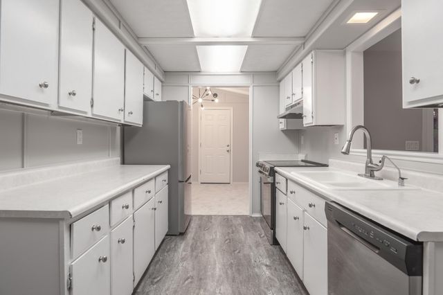 19115 Homestead Circle, Eden Prairie, MN 55346