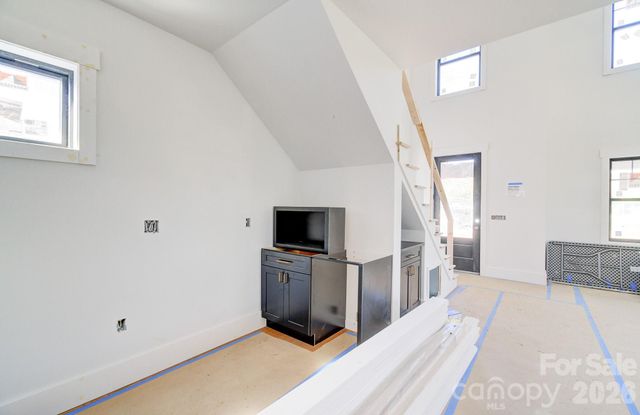 18 S Martha Kate Drive, Hendersonville, NC 28792