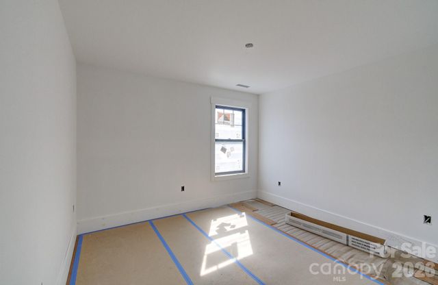 18 S Martha Kate Drive, Hendersonville, NC 28792