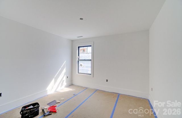 18 S Martha Kate Drive, Hendersonville, NC 28792