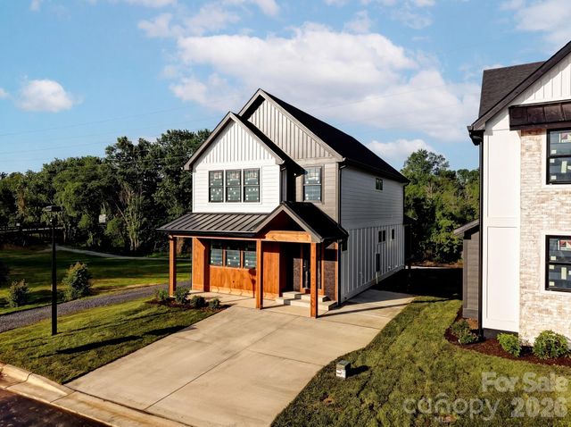18 S Martha Kate Drive, Hendersonville, NC 28792