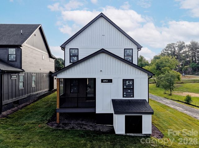 18 S Martha Kate Drive, Hendersonville, NC 28792