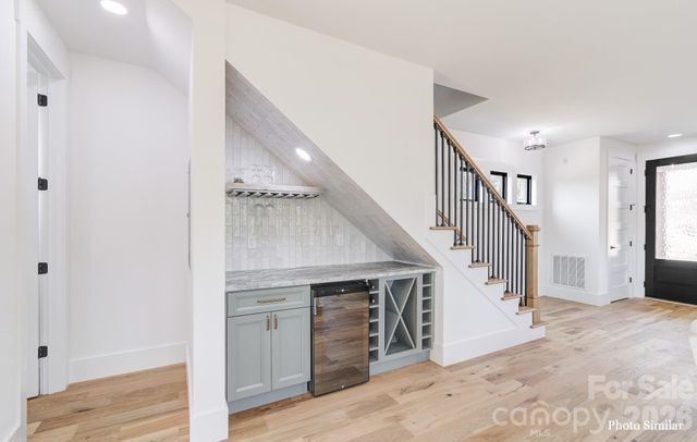 18 S Martha Kate Drive, Hendersonville, NC 28792