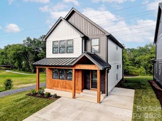 18 S Martha Kate Drive, Hendersonville, NC 28792
