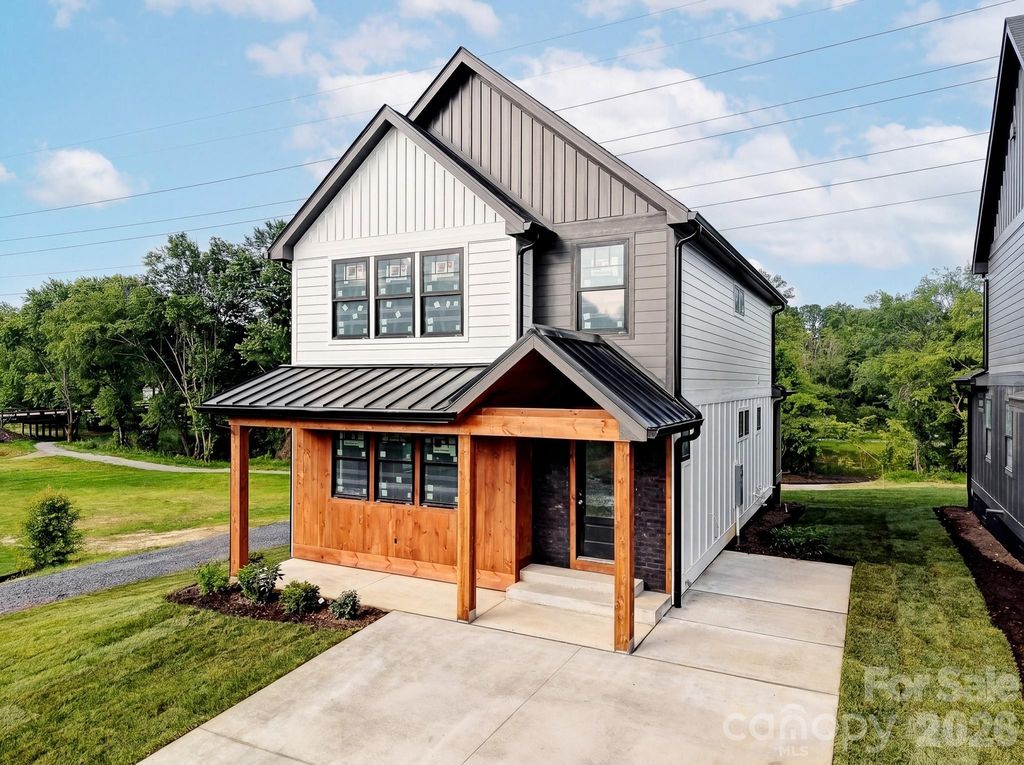 18 S Martha Kate Drive, Hendersonville, NC 28792