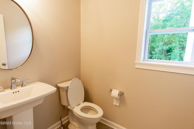 6 Hunter Court, Milton, NY 12020