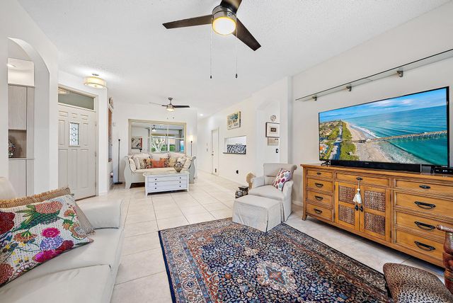 8205 Sandpiper Way, West Palm Beach, FL 33412