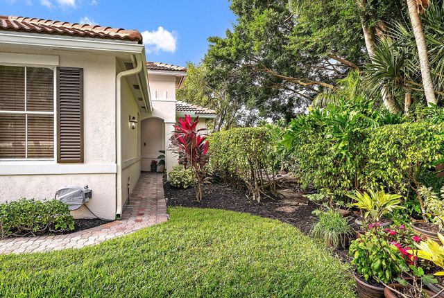 8205 Sandpiper Way, West Palm Beach, FL 33412