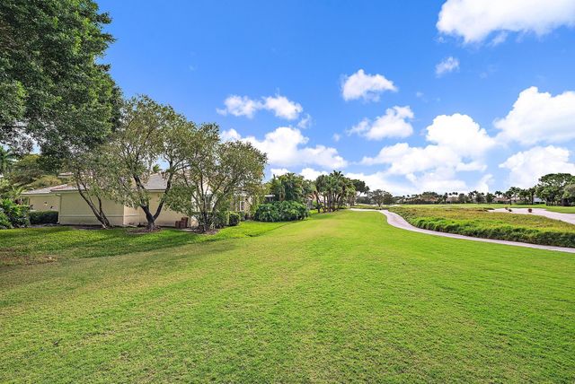 8205 Sandpiper Way, West Palm Beach, FL 33412