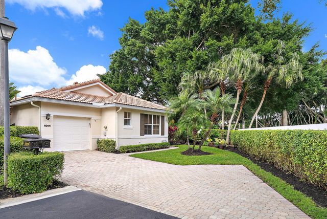 8205 Sandpiper Way, West Palm Beach, FL 33412