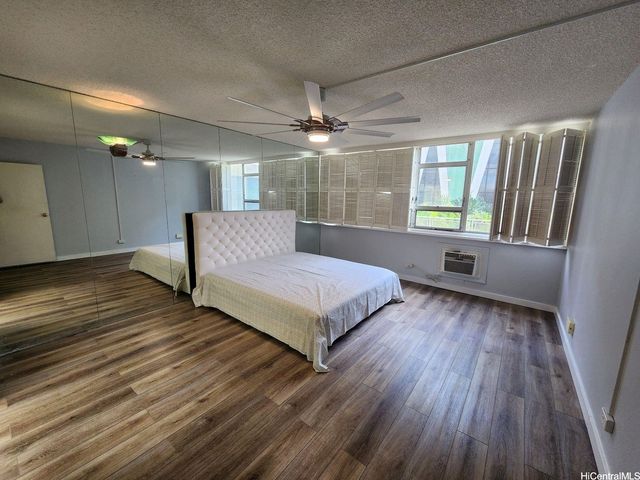 2500 Kalakaua Avenue 201, Honolulu, HI 96815